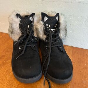 Kids Black cozy fall/winter boots with cat faces size 13